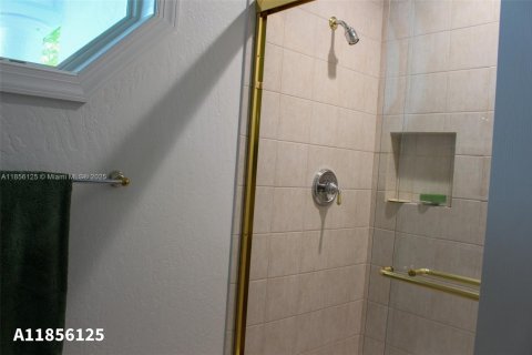 House in Palmetto Bay, Florida 4 bedrooms, 297.94 sq.m. № 1881808 - photo 23