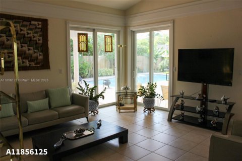 House in Palmetto Bay, Florida 4 bedrooms, 297.94 sq.m. № 1881808 - photo 28