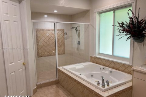 House in Palmetto Bay, Florida 4 bedrooms, 297.94 sq.m. № 1881808 - photo 19