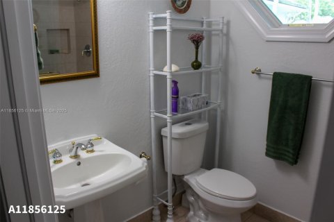 House in Palmetto Bay, Florida 4 bedrooms, 297.94 sq.m. № 1881808 - photo 24