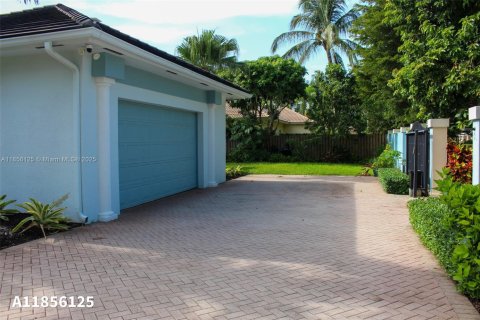 House in Palmetto Bay, Florida 4 bedrooms, 297.94 sq.m. № 1881808 - photo 9