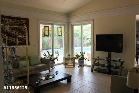 House in Palmetto Bay, Florida 4 bedrooms, 297.94 sq.m. № 1881808 - photo 30