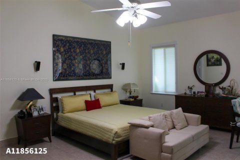 House in Palmetto Bay, Florida 4 bedrooms, 297.94 sq.m. № 1881808 - photo 14