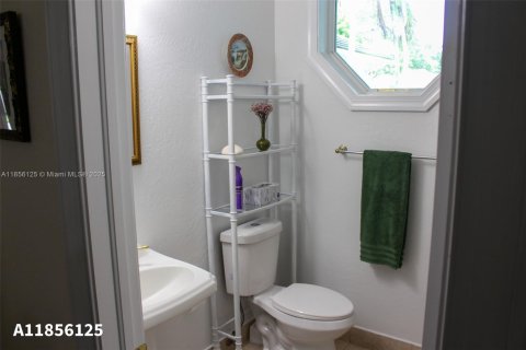 House in Palmetto Bay, Florida 4 bedrooms, 297.94 sq.m. № 1881808 - photo 26