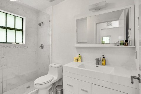 Снять в аренду квартиру в Корал-Гейблс, Флорида 2 спальни, 83.61м2, № 2145879 - фото 7