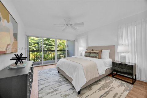 House in Coral Gables, Florida 5 bedrooms, 271.09 sq.m. № 2030544 - photo 29