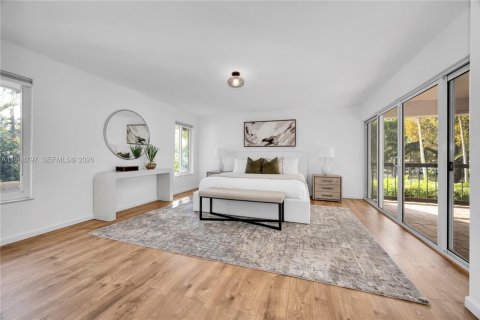 House in Coral Gables, Florida 5 bedrooms, 271.09 sq.m. № 2030544 - photo 22