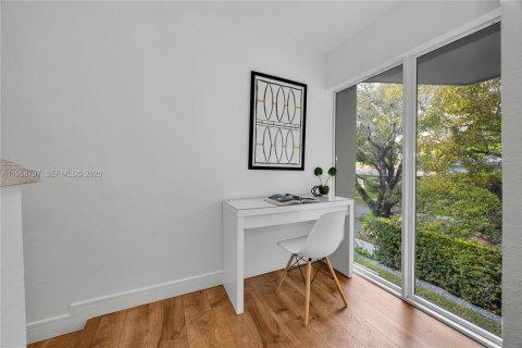 House in Coral Gables, Florida 5 bedrooms, 271.09 sq.m. № 2030544 - photo 21