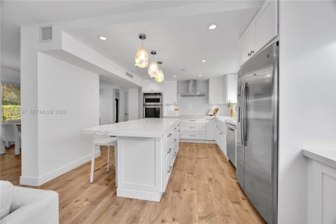 House in Coral Gables, Florida 5 bedrooms, 271.09 sq.m. № 2030544 - photo 17