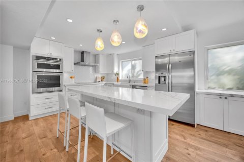 House in Coral Gables, Florida 5 bedrooms, 271.09 sq.m. № 2030544 - photo 16