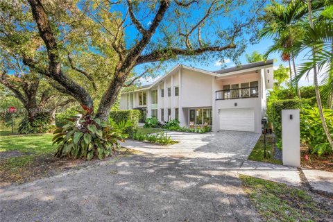 House in Coral Gables, Florida 5 bedrooms, 271.09 sq.m. № 2030544
