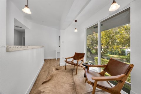 House in Coral Gables, Florida 5 bedrooms, 271.09 sq.m. № 2030544 - photo 20