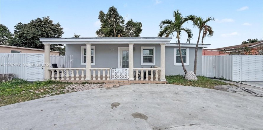 Villa ou maison à Miami, Floride 3 chambres, 84.54 m2 № 2029679