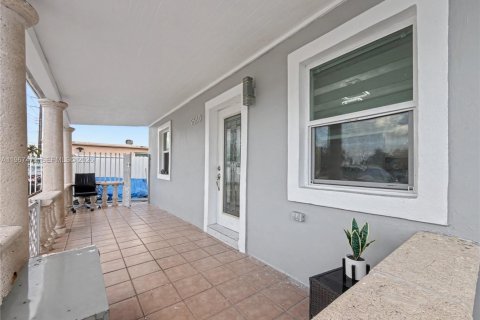 Villa ou maison à louer à Miami, Floride: 3 chambres, 84.54 m2 № 2029679 - photo 9