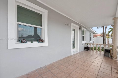 Villa ou maison à louer à Miami, Floride: 3 chambres, 84.54 m2 № 2029679 - photo 7