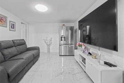 Villa ou maison à louer à Miami, Floride: 3 chambres, 84.54 m2 № 2029679 - photo 8