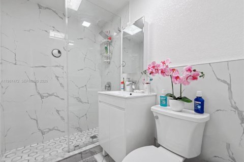 Villa ou maison à louer à Miami, Floride: 3 chambres, 84.54 m2 № 2029679 - photo 3