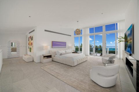 House in Miami Beach, Florida 5 bedrooms, 545.15 sq.m. № 2073721 - photo 20