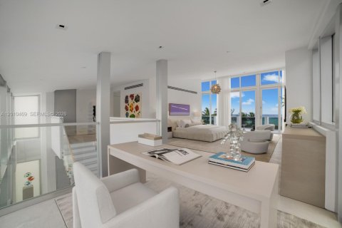 House in Miami Beach, Florida 5 bedrooms, 545.15 sq.m. № 2073721 - photo 19