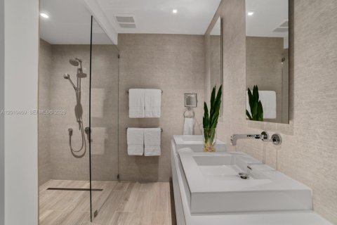 House in Miami Beach, Florida 5 bedrooms, 545.15 sq.m. № 2073721 - photo 29