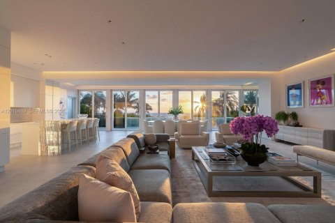 House in Miami Beach, Florida 5 bedrooms, 545.15 sq.m. № 2073721 - photo 16