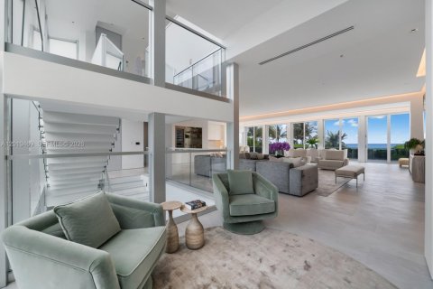 House in Miami Beach, Florida 5 bedrooms, 545.15 sq.m. № 2073721 - photo 15