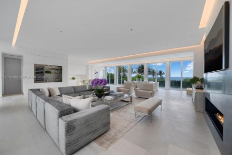 House in Miami Beach, Florida 5 bedrooms, 545.15 sq.m. № 2073721 - photo 10