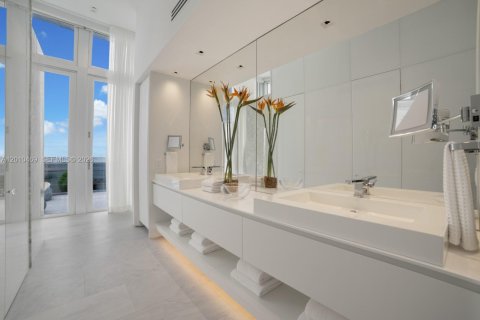 House in Miami Beach, Florida 5 bedrooms, 545.15 sq.m. № 2073721 - photo 22