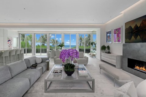 House in Miami Beach, Florida 5 bedrooms, 545.15 sq.m. № 2073721 - photo 3