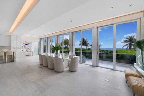 House in Miami Beach, Florida 5 bedrooms, 545.15 sq.m. № 2073721 - photo 8