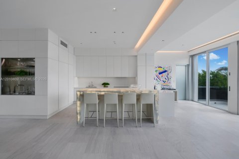House in Miami Beach, Florida 5 bedrooms, 545.15 sq.m. № 2073721 - photo 6
