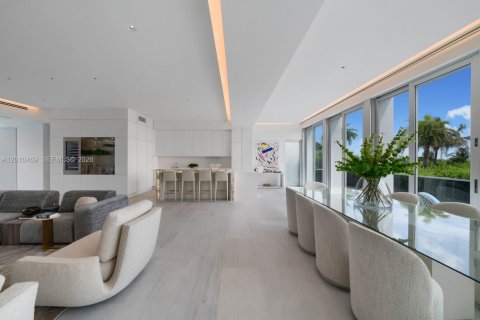 House in Miami Beach, Florida 5 bedrooms, 545.15 sq.m. № 2073721 - photo 13