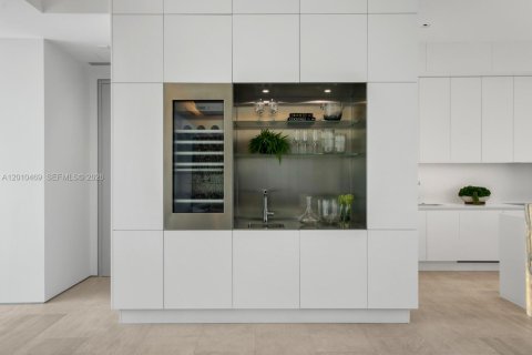House in Miami Beach, Florida 5 bedrooms, 545.15 sq.m. № 2073721 - photo 9