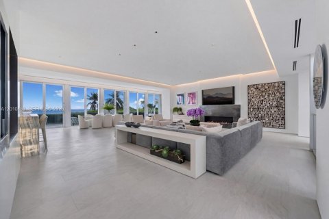 House in Miami Beach, Florida 5 bedrooms, 545.15 sq.m. № 2073721 - photo 4