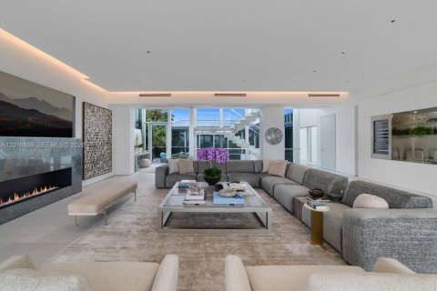 House in Miami Beach, Florida 5 bedrooms, 545.15 sq.m. № 2073721 - photo 11