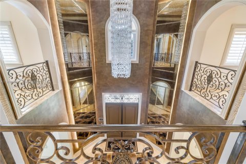 House in Coral Gables, Florida 9 bedrooms, 928.74 sq.m. № 1965429 - photo 17