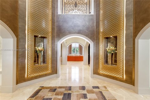House in Coral Gables, Florida 9 bedrooms, 928.74 sq.m. № 1965429 - photo 6