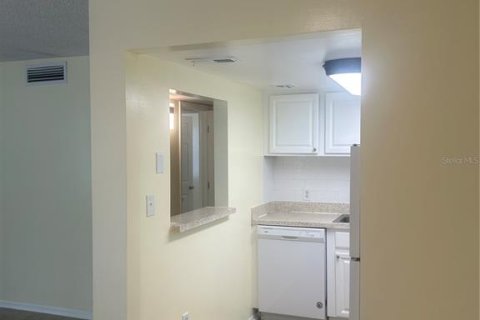 Condominio en alquiler en Orlando, Florida, 2 dormitorios, 78.97 m2 № 2258935 - foto 7