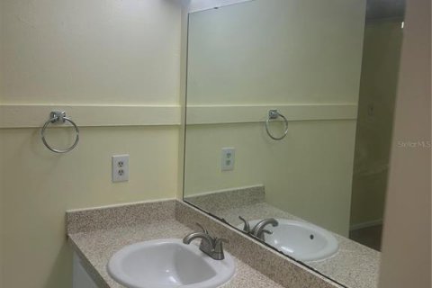 Condominio en alquiler en Orlando, Florida, 2 dormitorios, 78.97 m2 № 2258935 - foto 11