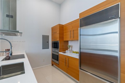 Condo in Miami, Florida, 2 bedrooms № 1958637 - photo 6