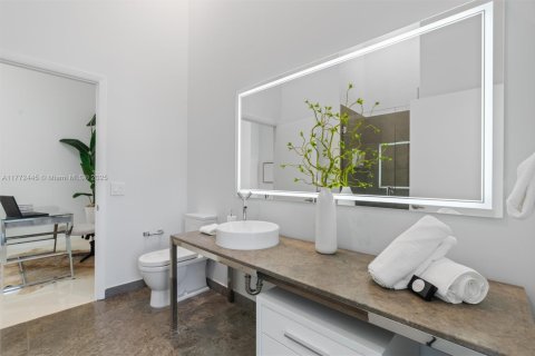 Condo in Miami, Florida, 2 bedrooms № 1958637 - photo 14