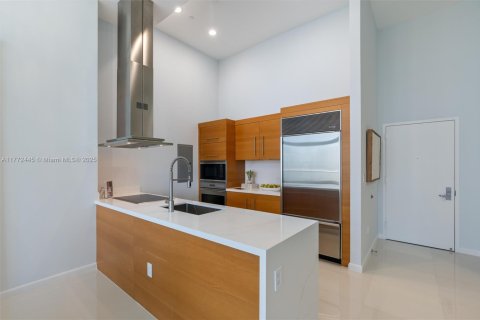 Condo in Miami, Florida, 2 bedrooms № 1958637 - photo 5