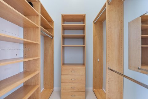 Condo in Miami, Florida, 2 bedrooms № 1958637 - photo 12