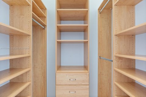 Condo in Miami, Florida, 2 bedrooms № 1958637 - photo 17