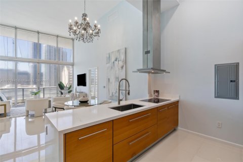Condo in Miami, Florida, 2 bedrooms № 1958637 - photo 4