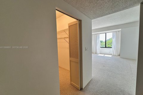 Condo in Key Biscayne, Florida, 1 bedroom  № 2067901 - photo 10