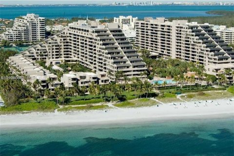 Condo in Key Biscayne, Florida, 1 bedroom  № 2067901