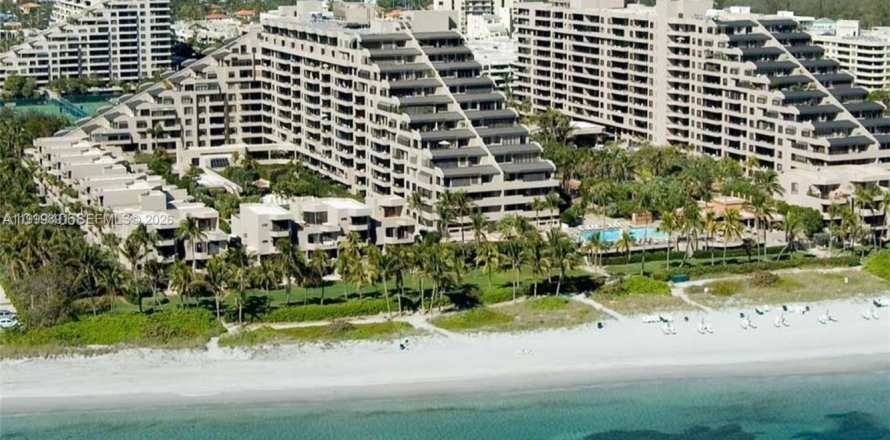 Condo in Key Biscayne, Florida, 1 bedroom  № 2067901