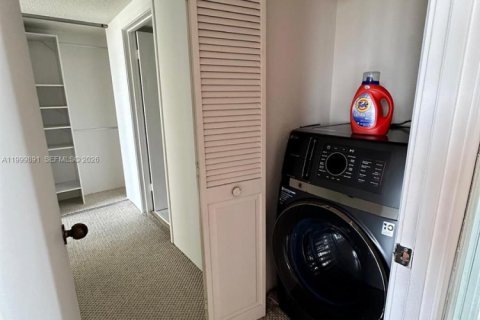 Condo in Key Biscayne, Florida, 1 bedroom  № 2067901 - photo 8