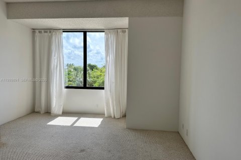 Condo in Key Biscayne, Florida, 1 bedroom  № 2067901 - photo 13